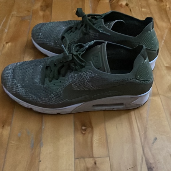 Nike flynit 90 camo in perfect shape comfertable light great for running - Picture 3 of 4